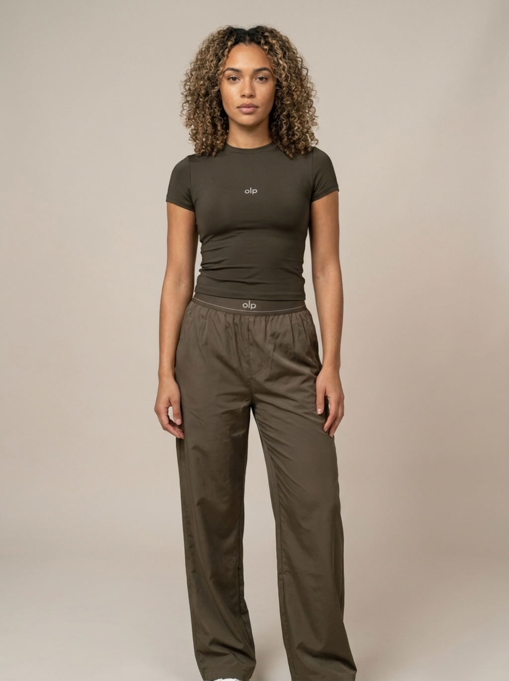 Ensemble ALO Kaki – Top + Pantalon Athleisure Femme