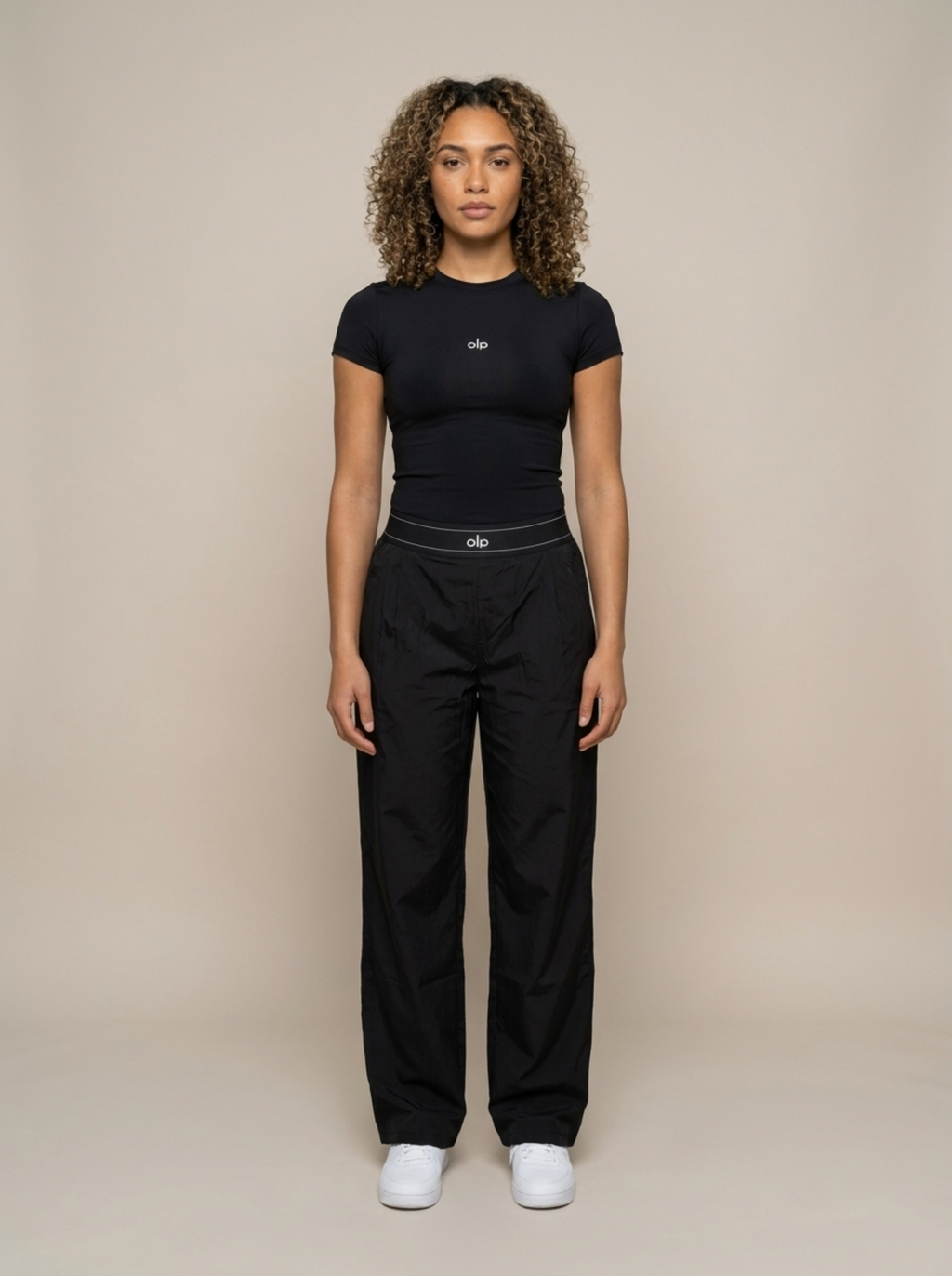 Ensemble ALO Noir – Top + Pantalon Athleisure Femme
