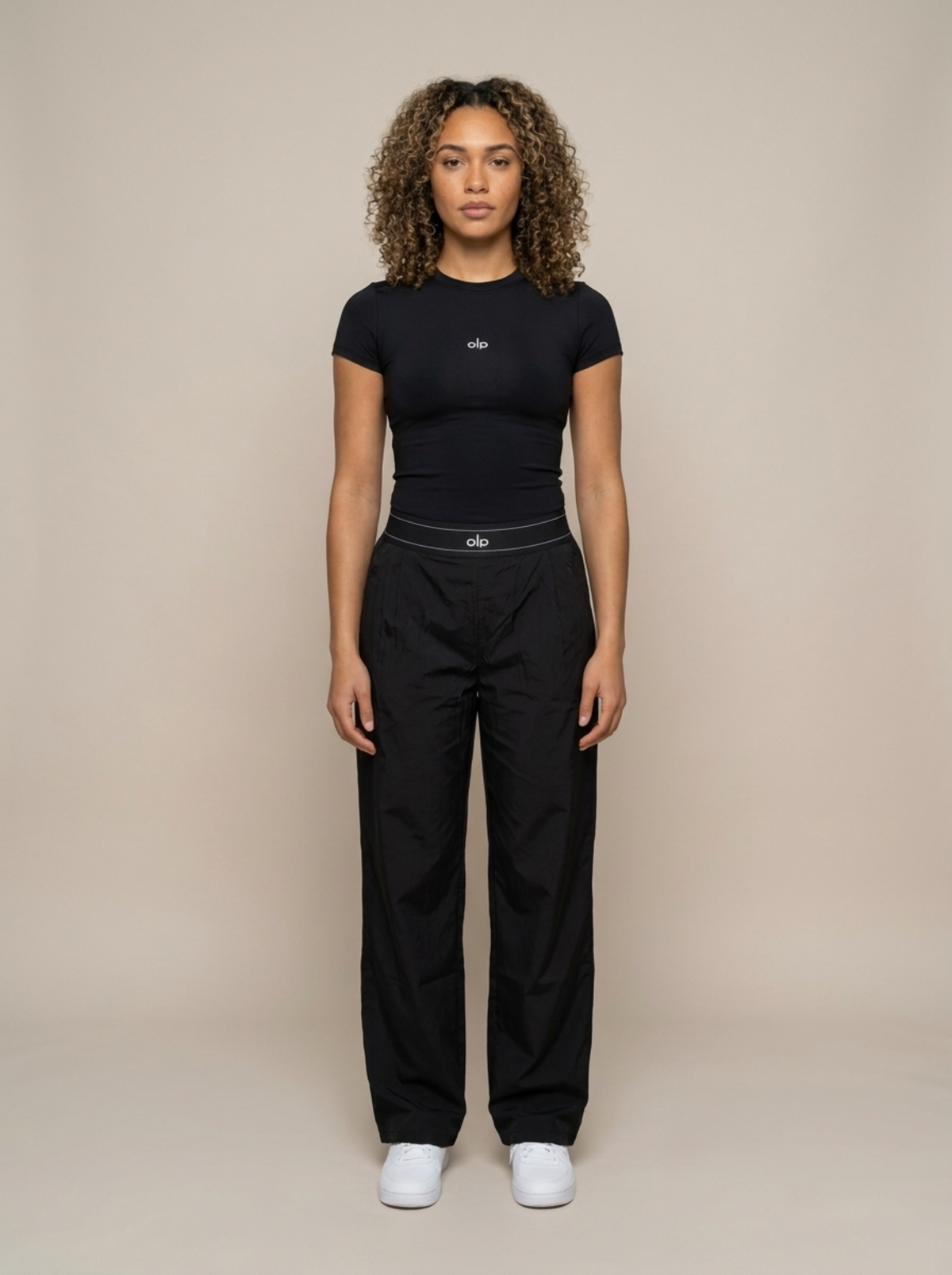 Ensemble ALO Noir – Top + Pantalon Athleisure Femme
